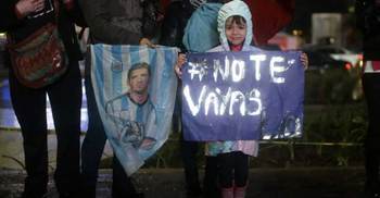 Messi fans rally begging star to return