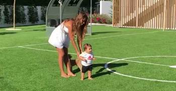 Messi shows the first steps of his second son Mateo