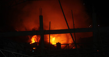 ফতুল্লায় ফোম তৈরির কারখানায় আগুন