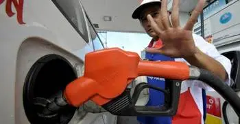 In first since April, oil closes below $40 in New York 