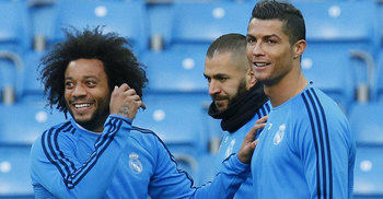 Cristiano Ronaldo practices again, looks fit to City