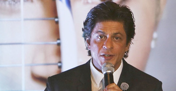 When I am speaking I like women to be lying down: Shahrukh 