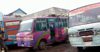 শরীয়তপুরে সাময়িক বাস ধর্মঘট : যাত্রীদের ভোগান্তী