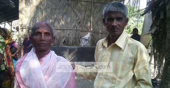 এক যুগ পর হারানো সন্তানকে ফিরে পেল মা