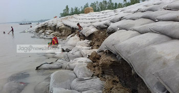 চৌহালীতে শহর রক্ষা বাঁধের ২ কি.মি. ধস