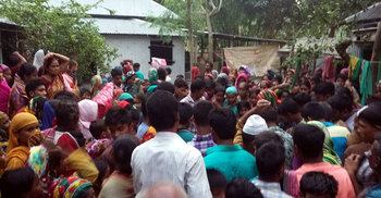 শ্যাম্পুর বোতলের জন্য প্রাণ গেল তিন শিশুর