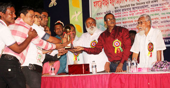 ক্যারাম প্রতিযোগিতায় চ্যাম্পিয়ন ব্লাক রোজ