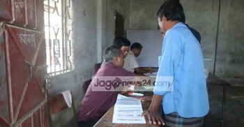 বিক্ষিপ্ত ঘটনায় চলছে ইউপি নির্বাচন