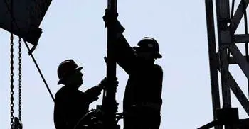 Crude oil briefly dips below $40 US on supply glut 