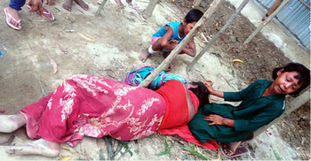 চুরির অপবাদে গৃহবধূর চুল কেটে দিলো দুর্বৃত্তরা