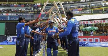 Australia edge out Sri Lanka in Dilshan ODI farewell