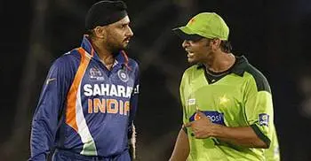 Shoaib once bashed me: Harbhajan