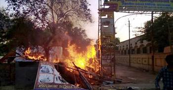 2 Cops including 21 Killed in India Clashes 