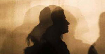 Pak woman torches teen daughter for love marrige 