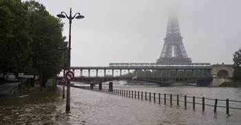 Paris museums close doors as Seine nears 30-year high