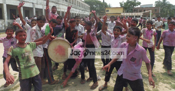 অবশেষে ঐতিহ্যবাহী স্কুলটিকে সরকারি ঘোষণা
