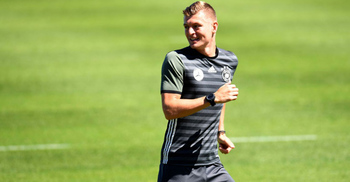 Pressure also on France, says Kroos 