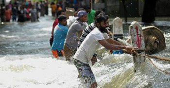 Foreign aid reaches flooded Sri Lankan capital