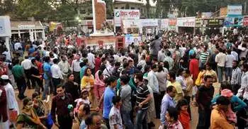 Book fair abuzz with weekend crowd