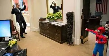 9 most touching photos from Obama’s two terms in Oval Office 