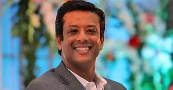 Joy congratulates Ivy