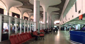 শাহজালালে আগমন-বহির্গমন হলে দর্শনার্থী প্রবেশ বন্ধ