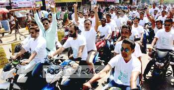 ৬ শতাধিক গাড়ির বহর নিয়ে আসলেন চেয়ারম্যান!