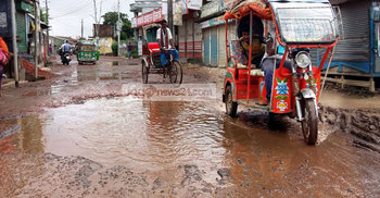 কুমিল্লা-মীরপুর সড়ক যেন মরণ ফাঁদ