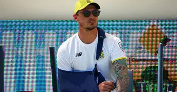 Dale Steyn undergoes shoulder surgery