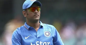 Dhoni registers FIR after losing mobile phone  
