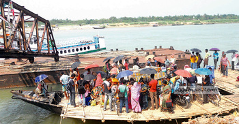 ৮ মাস পর ভেঙে যাওয়া ফেরিঘাট চালু