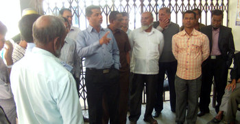 ফেনীতে পাউবো শ্রমিক কর্মচারীদের বিক্ষোভ 