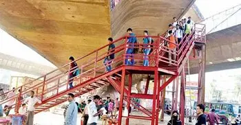 SC orders to remove staircases from Hanif flyover 