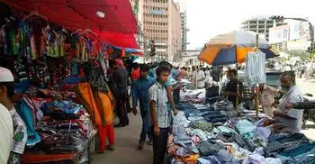 DSCC bans hawkers on footpaths at daytime on workdays