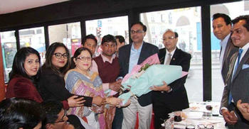 ফ্রান্সে মন্ত্রণালয়ের প্রতিনিধির সঙ্গে আয়েবার বৈঠক