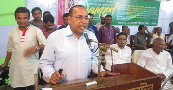 সেই ডিসি বললেন ‘তাতে আপনার সমস্যা কী’