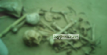 কবর থেকে কঙ্কাল চুরির সময় যুবক আটক