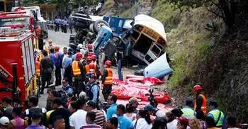 Truck and Bus crash in Honduras, killing 16, injuring 34