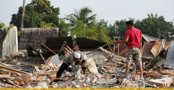 ইন্দোনেশিয়ায় ভূমিকম্পে গৃহহীন ৪৩০০০ মানুষ