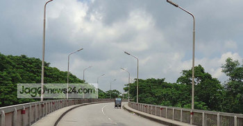 ব্রিজের ৬২টি লাইটের ৪৭টি অকেজো