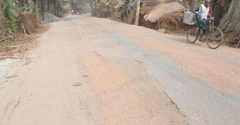 মহেশপুরে গ্রামীণ রাস্তাগুলোর বেহাল দশা