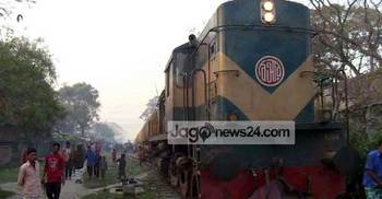 জয়পুরহাটে অল্পের জন্য রক্ষা পেল মুখোমুখি ট্রেন দুর্ঘটনা