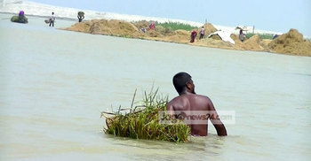 হাওরে থামছে না কৃষকের হাহাকার