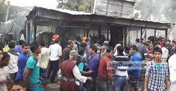 লক্ষ্মীপুরে ২৫ দোকান পুড়ে দেড়কোটি টাকার ক্ষতি