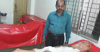 মুক্তিযোদ্ধাকে বাথরুমে আটকে রেখে মারধর