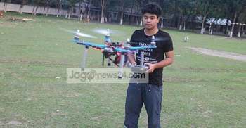 ড্রোন তৈরি করলেন নবম শ্রেণির ছাত্র