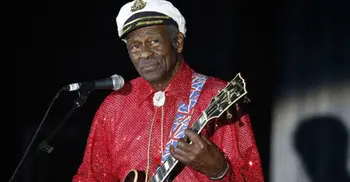 Rock and roll legend Chuck Berry dies