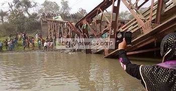 মাগুরায় ব্রিজ ভেঙে ঢাকার সঙ্গে যোগাযোগ ব্যাহত