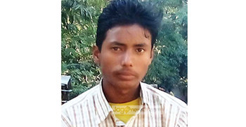 ভর্তির টাকা যোগাতে ভ্যান চালাচ্ছে মাহাবুর