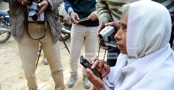 পাস করেছেন ৬৩ বছর বয়সী সেই বৃদ্ধা